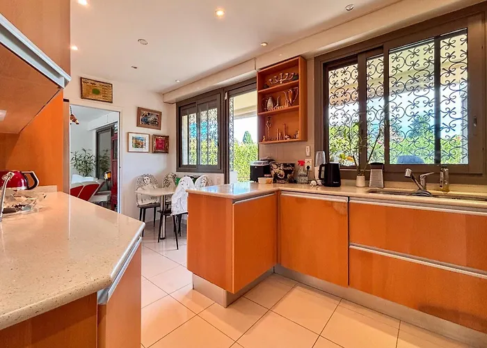 Azure 14 Guests - Heart Of Cap D'antibes Антиб